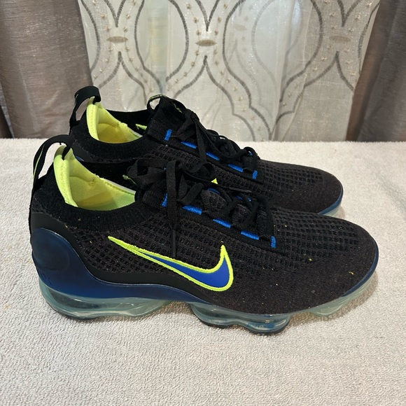 Nike Air VaporMax 2021 FK
Size 8 Obsidian/Lemon/Racer Blue/Black - Picture 3 of 7